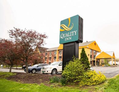 Отель Quality Inn Cromwell - Middletown