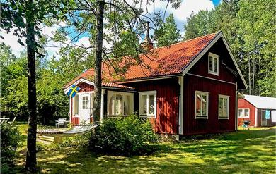 Holiday home Three-Bedroom Holiday Home in Hultsfred