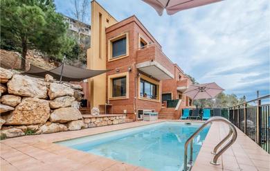 Hotel Beautiful Home In Cervell With Outdoor Swimming Pool, Wifi And 3 Bedrooms
