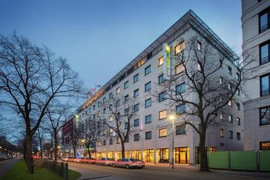 Отель Holiday Inn Express Berlin City Centre, an IHG Hotel