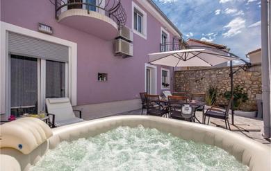 Awesome home in Grizane with 3 Bedrooms, Jacuzzi and WiFi