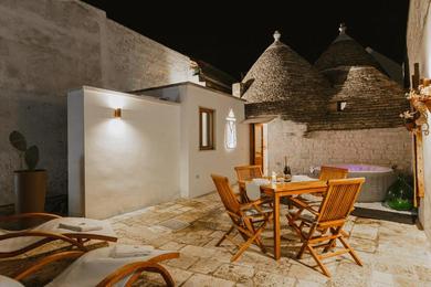 Holiday home Milestones Modern Suite Trullo Jacuzzi Spa & Relax