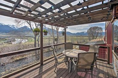 Апартаменты Lovely Livingston Loft with Mountain and River Views!