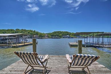 Дом отдыха Lake of the Ozarks Home with Game Room, BBQ and Dock!