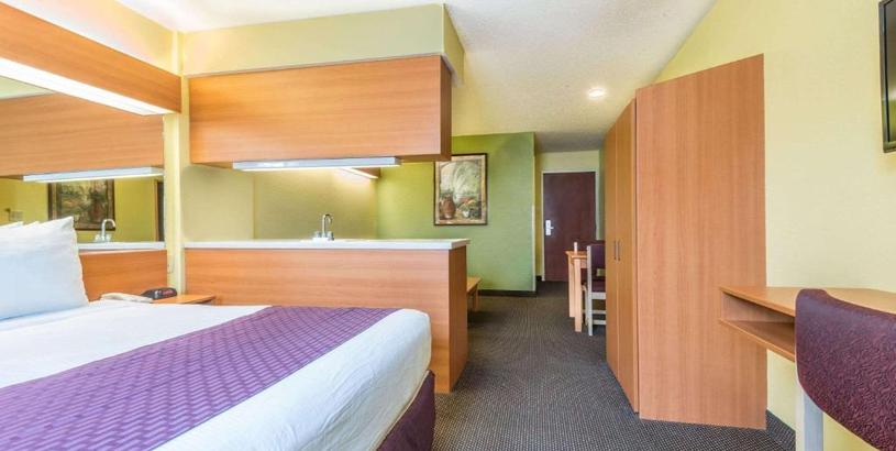 Отель Microtel Inn & Suites by Wyndham Auburn