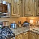 Дом отдыха Torreon Townhome with Private Deck and BBQ Grill