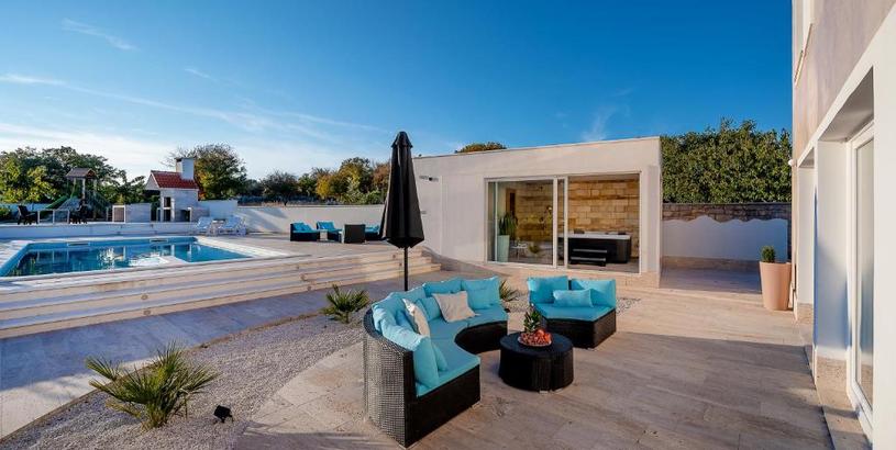 Villa Inland villa Senses with swimming pool and spa
