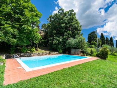 Дом отдыха Pretty Farmhouse in Bacchereto with Swimming Pool