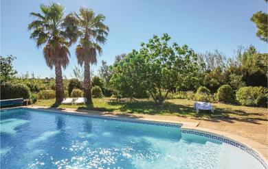 Дом отдыха Nice home in St Pons de Mauchiens with 4 Bedrooms, WiFi and Outdoor swimming pool