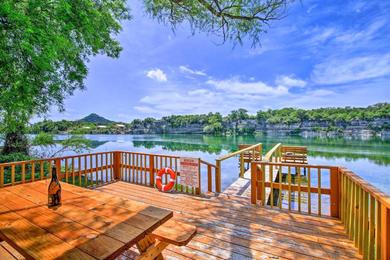 Дом отдыха Waterfront Oasis with Dock and Kayaks on Lake Nueces!