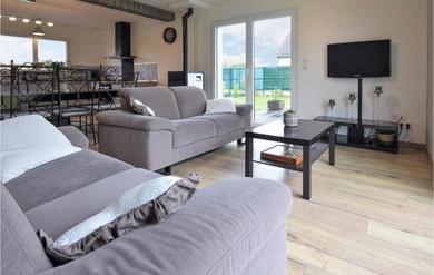 Stunning Home In Gouville-sur-mer With Wifi And 4 Bedrooms