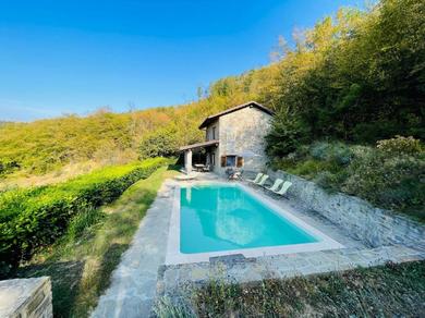 Дом отдыха Amazing Cottage with private pool Langhe