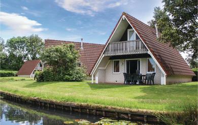 Nice home in Gramsbergen with 3 Bedrooms, WiFi and Indoor swimming pool