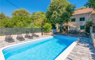 Holiday home Beautiful Home In Donji Vinjani With Outdoor Swimming Pool, Wifi And 4 Bedrooms