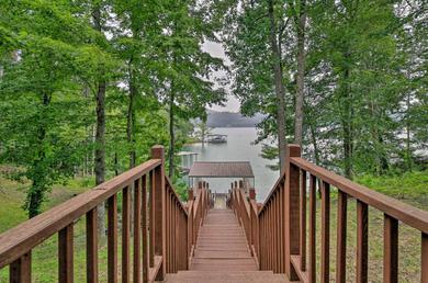 Lakefront Cottage with Private Double Dock