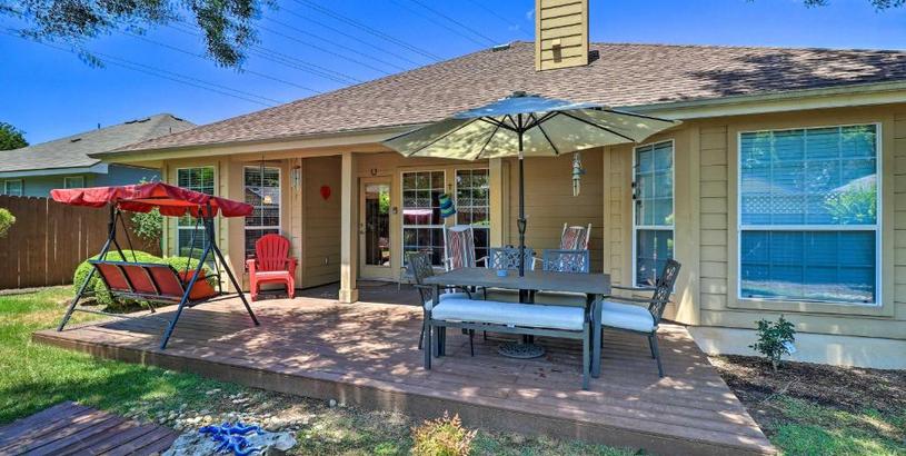 Holiday home Cozy Home with Patio and Yard, 3 Mi to Lake Travis!