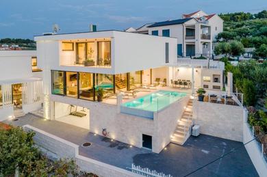 Villa Seaside luxury villa with a swimming pool Sutivan, Brac - 16172