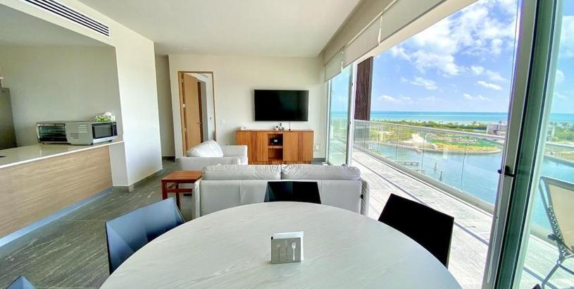Apartments Ocean view condo - Beach, pool & jacuzzi!