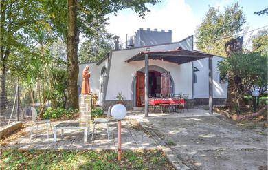 Дом отдыха Awesome home in Loc Monte Poro I with 3 Bedrooms and WiFi