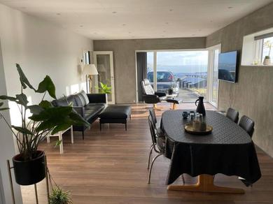 Апартаменты Modern Apartment With City & Oceanside View