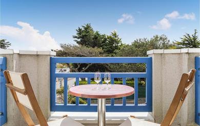 Apartments Amazing apartment in Hauteville-Sur-Mer with 2 Bedrooms and WiFi