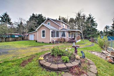 Дом отдыха Updated Coos Bay Home about 2 Mi to Pacific Ocean