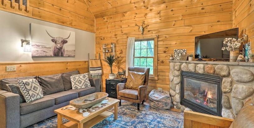 Holiday home Cozy Retreat with Porch and Double JJ Resort Access!