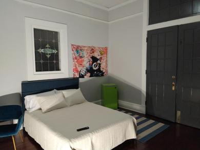 Хостел One Queen Bed Suite with full house amenities Rm 2
