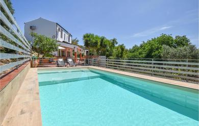  Awesome Home In Trappeto With 4 Bedrooms, Wifi And Outdoor Swimming Pool