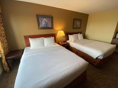 Отель Comfort Inn & Suites at I-74 and 155