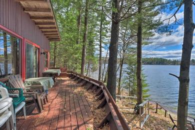 Holiday home Lakefront Hartford Cabin with Canoe and Boat Ramp