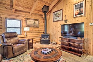 Holiday home Remote Cabin with Gas Stove Less Than 7 Mi to Town!