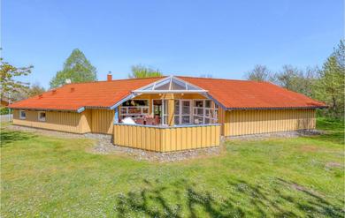 Дом отдыха Beautiful Home In Gro Mohrdorf With 5 Bedrooms, Wifi And Indoor Swimming Pool