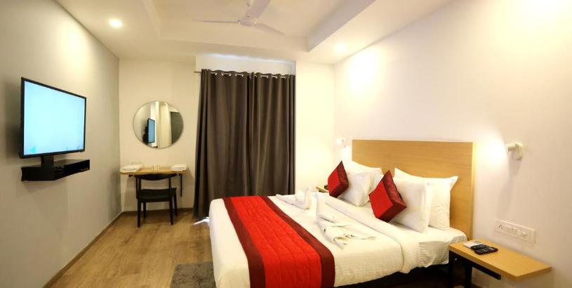 Hotel Hotel Gray Saffron - Near Rohini Sector 18, 19 metro station