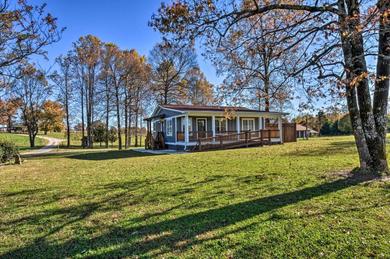 Holiday home Modern Clarkesville Cottage with Decks and Patio!