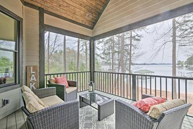 Holiday home Seneca Home with Porch and Private Dock on Lake Keowee