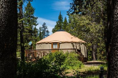 Гостевой дом Bend-Sunriver Camping Resort 24 ft. Yurt 16