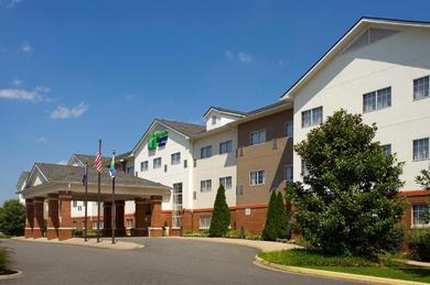 Отель Holiday Inn Express & Suites Charlottesville - Ruckersville, an IHG Hotel