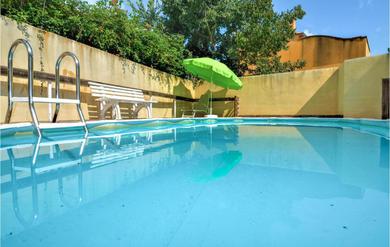 Holiday home Nice Home In Crillon-le-brave With 5 Bedrooms, Wifi And Outdoor Swimming Pool
