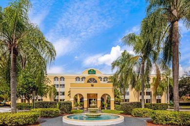Отель La Quinta by Wyndham Miami Lakes