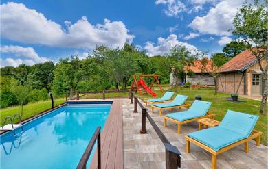 Awesome Home In Sveti Ivan Zelina With 3 Bedrooms, Jacuzzi And Wifi