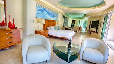 Гостевой дом Beautiful, elegant, and luxury Master suite with impressive views of the beach,