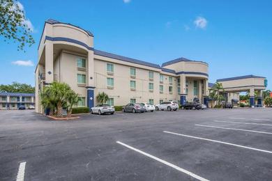 Hotel Clarion Inn & Suites Central Clearwater Beach
