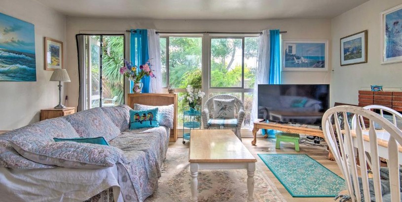  Pet-Friendly Port Hueneme Home about 1 Mile to Beach!