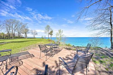 Дом отдыха Modern Home with Hot Tub and Lake Michigan Views!