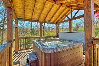 Holiday home Cozy Broken Bow Cabin with Jacuzzi, Fire Pit and Porch!