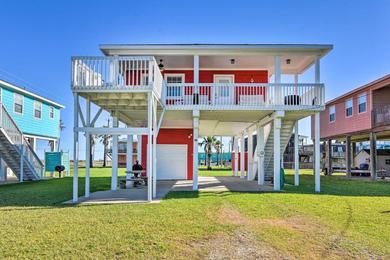 Holiday home The Red Reef Home with Sundeck, Walk to Beach