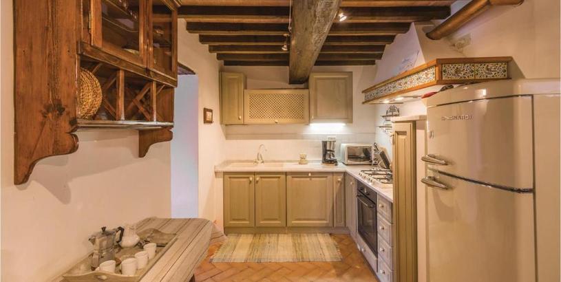Апартаменты Two-Bedroom Apartment with a Fireplace in Todi (PG)