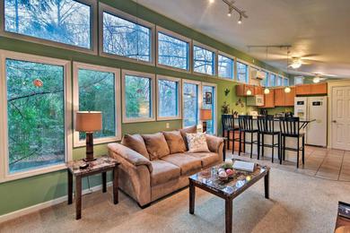 Apartments Artists Mtn Retreat 6 Mi to Downtown Asheville!