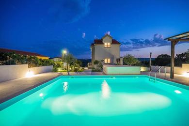 Holiday home with swimming pool Villa Camellia